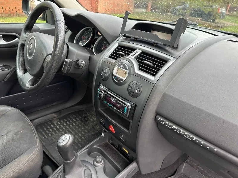 Продам. рено меган 2. 2008года 1.6 пробег 320000 родной механика авто в хорошем состоянии по кузову есть чуток рыжиков авто на полном ходу документы кристально чистые. цена 580000город новоазовск +79991324257 - фотография - 4