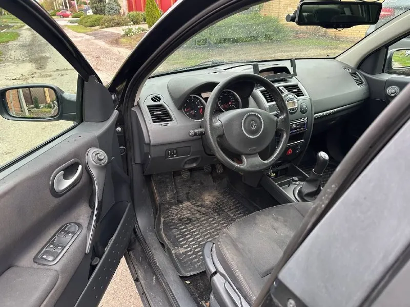 Продам. рено меган 2. 2008года 1.6 пробег 320000 родной механика авто в хорошем состоянии по кузову есть чуток рыжиков авто на полном ходу документы кристально чистые. цена 580000город новоазовск +79991324257 - фотография - 5