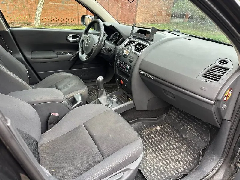 Продам. рено меган 2. 2008года 1.6 пробег 320000 родной механика авто в хорошем состоянии по кузову есть чуток рыжиков авто на полном ходу документы кристально чистые. цена 580000город новоазовск +79991324257 - фотография - 6