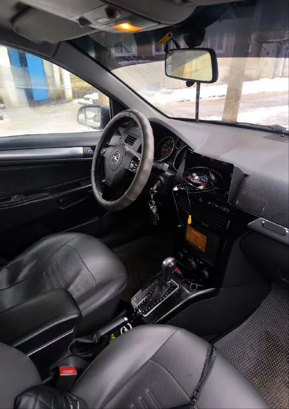 Продам опель астра h 2008год сидан акпп 4 ступенчатая спорт режим на кнопке z1.8xer 140л. с пробег 280т. коньдицеонер работает, магнитола пеонер 6/128 гигабайт, 9 дюймов, пака снял её будут покупать поставлю при покупке динамики эстрада зад перед, выведены провода под сабвуфер подключил и всё работает, подогрев передних сидений, подогрев боковых зеркал, подогрев заднего лобового, ну и мелочи в багажнике домкрат. .. в подарок диски 16r фактически новые, на новой резине зима лепучка, это без торга 650 т руб. звонить по всем вопросам +79497038176 регион видете сами. возможен торг, обмен не интересен. - фотография - 8