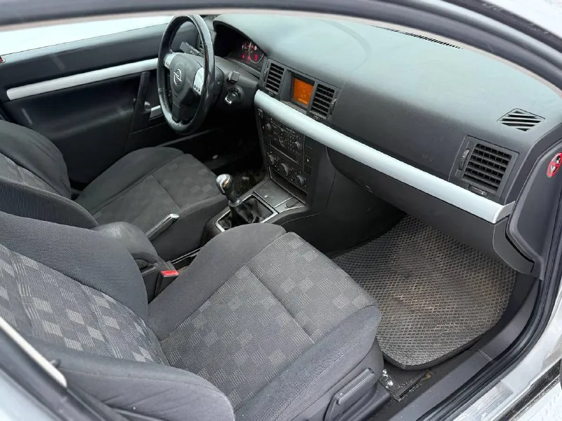 Opel vectra, 2002 год двигатель 1.8 бензин (газ пропан вписан ) механическая коробка, родной пробег 252000км vin: wolozcf6838039373 хорошее состояние стекла все заводские включая лобовое, кузов оцинкованный без коррозии. мотор коробка на 5, новая зимняя резина, летняя в комплекте. стоит на 180 регионе продажа от собственника! автомобиль готов к проверкам на сто, состояние сел и поехал. цена 470 000 г. донецк +79493710826 - фотография - 10