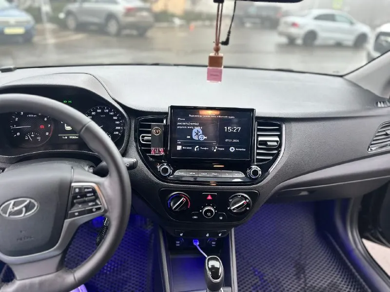 🔥 hyundai solaris ii рестайлинг 2021 | 1.6 at | чёрный 🔥 💥 один из лучших вариантов на рынке по цене и состоянию пробег 95 000 км. продам надёжный, ухоженный solaris, без скрытых проблем и вложений. автомобиль полностью обслужен — сел и поехал. параметры: • 2021 год, рестайлинг • 1.6 бензин • надёжный автомат • передний привод • чёрный цвет (смотрится дорого) состояние — честное: ✅ двигатель работает ровно ✅ акпп без пинков и задержек ✅ подвеска без стуков ✅ салон чистый, не прокуренный ✅ все функции работают комплектация • кондиционер • подогревы сидений и руля • мультимедиа bluetooth / usb • электростеклоподъёмники • abs / esp / подушки безопасности 💰 цена: 1 550 000 ₽ ⚡ цена актуальна несколько дней 🤝 торг минимальный, только при осмотре. 📍 осмотр: (донецк/макеевка) +79494562989 - фотография - 7