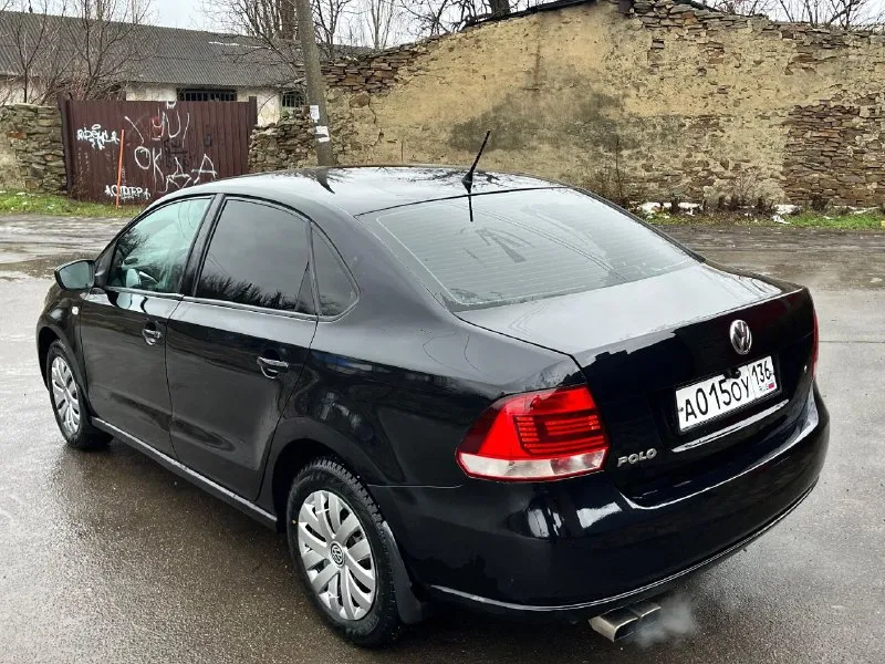 Volkswagen polo 2013 год выпуска коробка автомат aisin двигатель 1.6 комплектация; кондиционер 4 стеклоподъемника подогревы сидений подушки безопасности магнитола teyes 9 дюймов камера заднего вида led противотуманные фары led лампы в фарах вспышки фсо 2 пары установлен хороший выхлоп прошита под евро 2 едет очень достойно вложений не требует масло не расходует коробка не пинает не затягивает расходники поменяны новые шипованные шины собственник цена 820.000 тысяч рублей торг обоснованный +79495914279 - фотография - 4