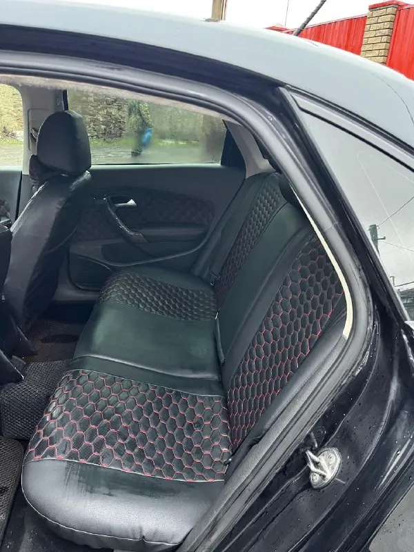 Volkswagen polo 2013 год выпуска коробка автомат aisin двигатель 1.6 комплектация; кондиционер 4 стеклоподъемника подогревы сидений подушки безопасности магнитола teyes 9 дюймов камера заднего вида led противотуманные фары led лампы в фарах вспышки фсо 2 пары установлен хороший выхлоп прошита под евро 2 едет очень достойно вложений не требует масло не расходует коробка не пинает не затягивает расходники поменяны новые шипованные шины собственник цена 820.000 тысяч рублей торг обоснованный +79495914279 - фотография - 9