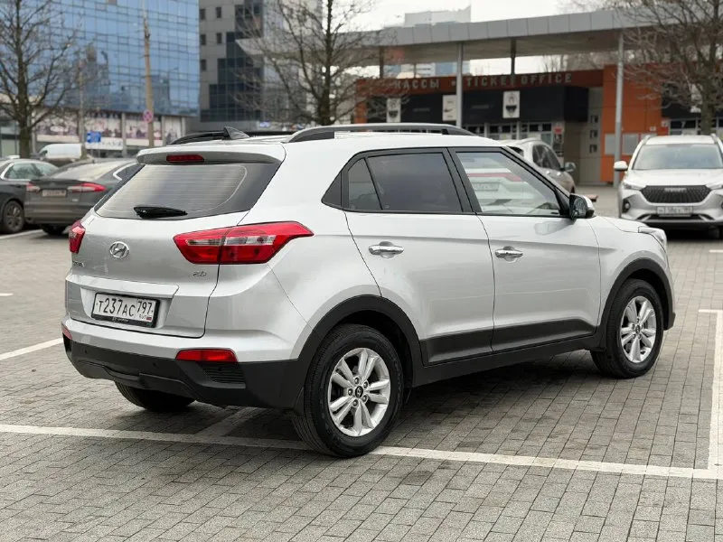 Hyundai creta 2020 год номер +79497546213 цена:1.580.000 машина в идеальном состоянии мотор и коробка работают идеально ходовая часть вложений не требует пробег 109.тсч км мотор 2.0 бензин-газ замена масла каждые 6-7 тсч км максимальная комплектация, без ключевой доступ, электро регулировка зеркал, датчик света и дождя, мультируль, круиз контроль, полный электропакет, подогрев руля и сидений, климат контроль, оригинальный большой монитор с блютуз машина обслужена от и до - фотография - 4