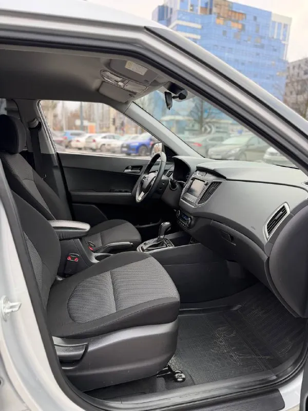 Hyundai creta 2020 год номер +79497546213 цена:1.580.000 машина в идеальном состоянии мотор и коробка работают идеально ходовая часть вложений не требует пробег 109.тсч км мотор 2.0 бензин-газ замена масла каждые 6-7 тсч км максимальная комплектация, без ключевой доступ, электро регулировка зеркал, датчик света и дождя, мультируль, круиз контроль, полный электропакет, подогрев руля и сидений, климат контроль, оригинальный большой монитор с блютуз машина обслужена от и до - фотография - 7