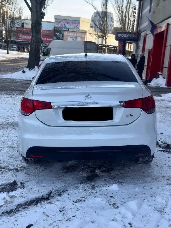 Citroen c4, 2016г. , цена: 670.000₽ хороший торг 1.6 бензин, коробка автомат, пробег 198000км, родной практически вся в родной краски, окрашено пара единиц чисто косметика комплектация отличная - датчики дождя и света - датчики давления в шинах - адаптивный свет с led лампами, светит как днем - двух зонный климат контроль - круиз контроль - автоскладывание зеркал - подогревы лобового, сидений, зеркал и заднего стекла - abs, esp, ebd - зимний режим езды - aux, usb, bluetooth, навигация, браузер хорошая акустика - изменение цвета приборки и т. д. 2 ключа, 2 комплекта резины документы в порядке, можно сразу в мрэо тел. +79493145540 телеграмм там же 📞 🇷🇺 звоните: +79493145540 - фотография - 5