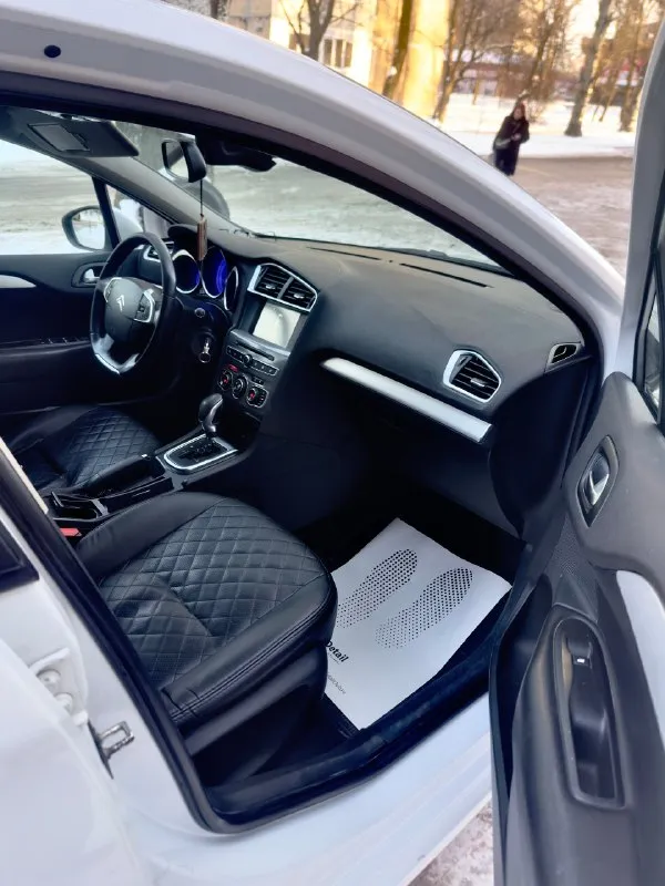 Citroen c4, 2016г. , цена: 670.000₽ хороший торг 1.6 бензин, коробка автомат, пробег 198000км, родной практически вся в родной краски, окрашено пара единиц чисто косметика комплектация отличная - датчики дождя и света - датчики давления в шинах - адаптивный свет с led лампами, светит как днем - двух зонный климат контроль - круиз контроль - автоскладывание зеркал - подогревы лобового, сидений, зеркал и заднего стекла - abs, esp, ebd - зимний режим езды - aux, usb, bluetooth, навигация, браузер хорошая акустика - изменение цвета приборки и т. д. 2 ключа, 2 комплекта резины документы в порядке, можно сразу в мрэо тел. +79493145540 телеграмм там же 📞 🇷🇺 звоните: +79493145540 - фотография - 9