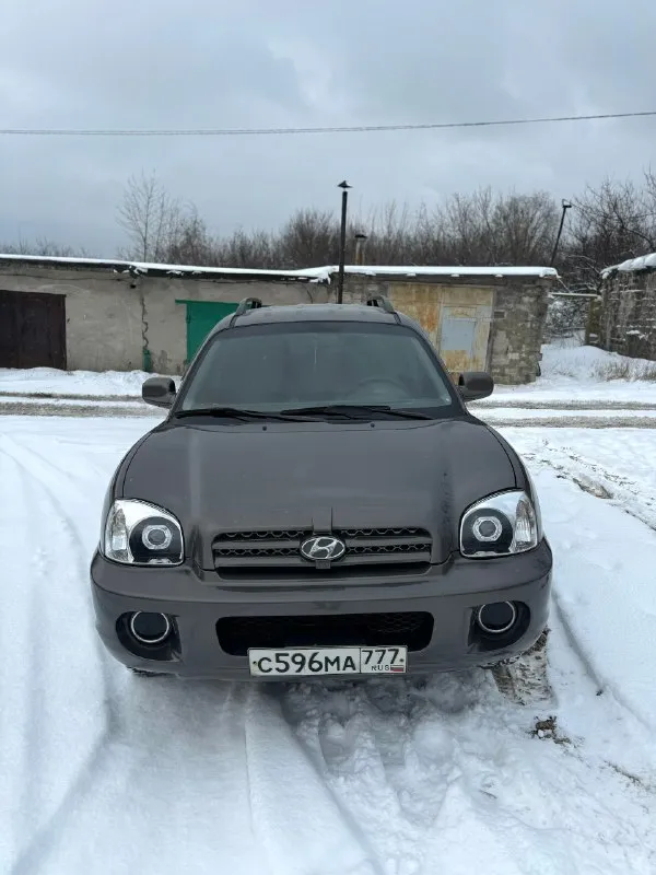 Продам hyundai santa fe 2.7i♦️600.000₽♦️ привод полный на автомате! состояние огонь, без гнили и ржавчины, мотор бензиновый v6 работает как часики, не дымит не троит! коробка не пинает вообще. резина зимняя, магнитола 2din, пробег 256т. км. подвеска вся сделанная; не гремит вообще. хорошая комплектация на коже, климате, 4 подьемника, подогревы, эл зеркала, star line сигналка, фары линзованые, на черных масках, с бронепленкой - ночью как днем! (родные отдам в комплекте) любое оформление документов в мрео штрафов, запретов, долгов нет! г. макеевка +79497324159 📞 звоните: +7(949)7324159 - фотография - 2