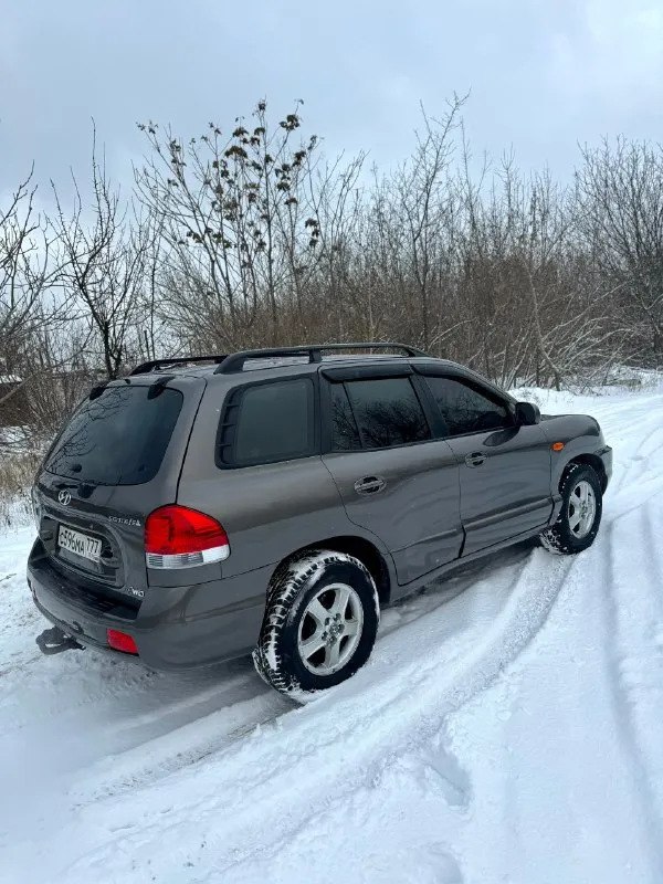 Продам hyundai santa fe 2.7i♦️600.000₽♦️ привод полный на автомате! состояние огонь, без гнили и ржавчины, мотор бензиновый v6 работает как часики, не дымит не троит! коробка не пинает вообще. резина зимняя, магнитола 2din, пробег 256т. км. подвеска вся сделанная; не гремит вообще. хорошая комплектация на коже, климате, 4 подьемника, подогревы, эл зеркала, star line сигналка, фары линзованые, на черных масках, с бронепленкой - ночью как днем! (родные отдам в комплекте) любое оформление документов в мрео штрафов, запретов, долгов нет! г. макеевка +79497324159 📞 звоните: +7(949)7324159 - фотография - 6