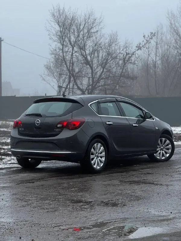 Opel astra j 2012 at 1.4 turbo авто в идеальном состоянии салон как в новом автомобиле оригинальный... - фотография