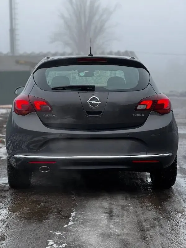 Opel astra j 2012 at 1.4 turbo авто в идеальном состоянии салон как в новом автомобиле оригинальный пробег 155 т. км все стекла родные богатая комплектация подогревы сидений/руля/зеркал/форсунок омывателя двухзонный климат-контроль хорошая штатная музыка круиз-контроль задний парктроник комбинированный салон кожа/ткань датчик света и дождя електропривод сидений на авто стоит хорошая зимняя резина nokian в комплекте летняя резина michelin также 3 комплекта ковриков штатная амбиентная подсветка на 150 тыс. км произведено большое то!!! цена 830 тыс. руб. торг у капота! тг вотсап +79493811593 звоните +79495082418 📞 звоните: +7(949)3811593 - фотография - 2