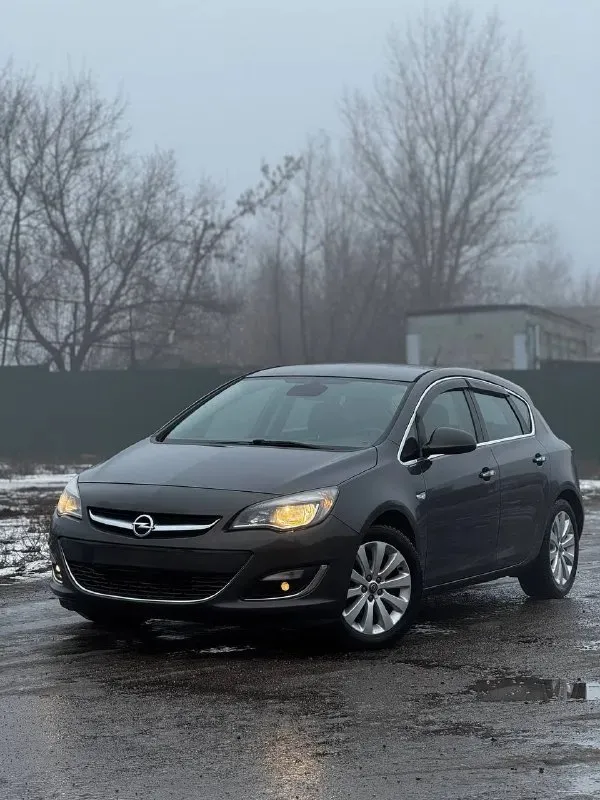 Opel astra j 2012 at 1.4 turbo авто в идеальном состоянии салон как в новом автомобиле оригинальный пробег 155 т. км все стекла родные богатая комплектация подогревы сидений/руля/зеркал/форсунок омывателя двухзонный климат-контроль хорошая штатная музыка круиз-контроль задний парктроник комбинированный салон кожа/ткань датчик света и дождя електропривод сидений на авто стоит хорошая зимняя резина nokian в комплекте летняя резина michelin также 3 комплекта ковриков штатная амбиентная подсветка на 150 тыс. км произведено большое то!!! цена 830 тыс. руб. торг у капота! тг вотсап +79493811593 звоните +79495082418 📞 звоните: +7(949)3811593 - фотография - 4
