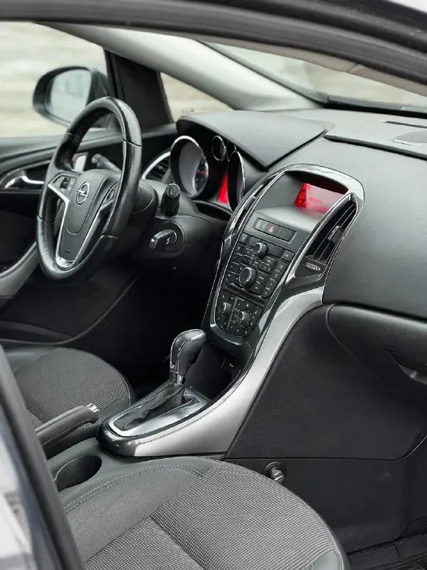 Opel astra j 2012 at 1.4 turbo авто в идеальном состоянии салон как в новом автомобиле оригинальный пробег 155 т. км все стекла родные богатая комплектация подогревы сидений/руля/зеркал/форсунок омывателя двухзонный климат-контроль хорошая штатная музыка круиз-контроль задний парктроник комбинированный салон кожа/ткань датчик света и дождя електропривод сидений на авто стоит хорошая зимняя резина nokian в комплекте летняя резина michelin также 3 комплекта ковриков штатная амбиентная подсветка на 150 тыс. км произведено большое то!!! цена 830 тыс. руб. торг у капота! тг вотсап +79493811593 звоните +79495082418 📞 звоните: +7(949)3811593 - фотография - 6