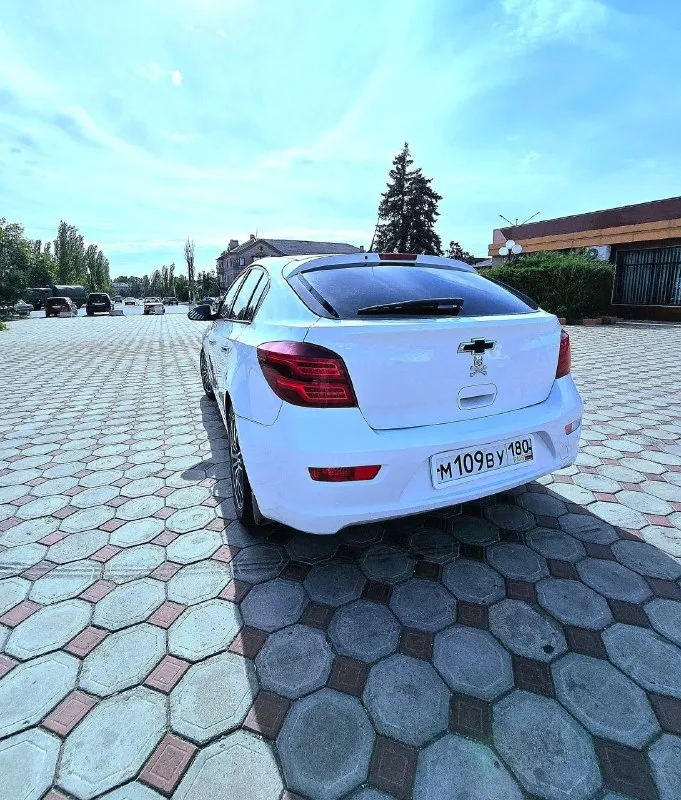 Г. енакиево продам chevrolet круз 2014г. объём 1.8 коробка механика автомобиль в хорошем состоянии цена: 750.000, торг у капота обращаться по номеру: +79495205898 📞 звоните: +7(949)5205898 - фотография - 3