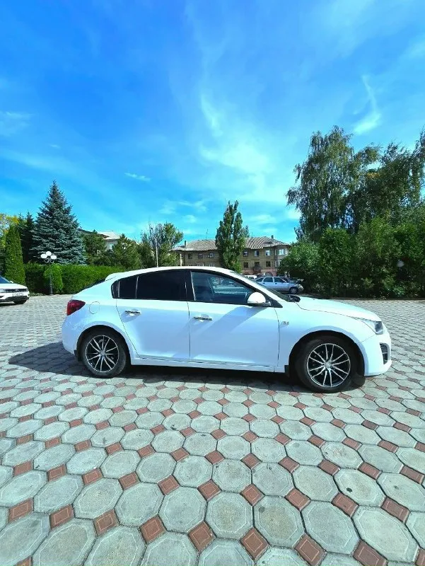 Г. енакиево продам chevrolet круз 2014г. объём 1.8 коробка механика автомобиль в хорошем состоянии цена: 750.000, торг у капота обращаться по номеру: +79495205898 📞 звоните: +7(949)5205898 - фотография - 5