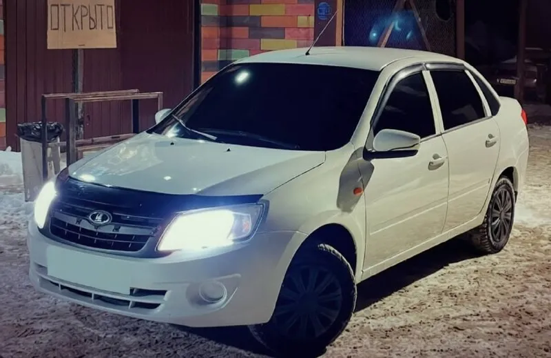 Доброго времени суток, в продаже лада гранта в отличном состоянии! 🚘🔥 год выпуска 2016. ✅ кузов без гнили, стаканы, лонжероны, пороги, все целое. двигатель 1.600 работает без нареканий, все расходники менялись во время!🚀 коробка так же работает идеально, без хрустов и вылетов. автомобиль как технически, так и внешне в достойном состоянии! ходовая как мячик, нечего не гремит, не стучит, установлена зимняя хорошая резина. салон не порван и не прокурен, установлена музыка, динамики apocalypses, так же магнитола aura, печка дует отлично! юридечески автомобиль кристально чистый, любое оформление. ✅ ценник данного автомобиля 435.000 реальному и быстрому покупателю уступлю в цене, торг. 🚀 находится в донецке, ворошиловский район, осмотр и звонки в любое для вас удобное время!🔥 +79498007111 +79498326167 готов к любое проверке с вашей стороны. - фотография - 3