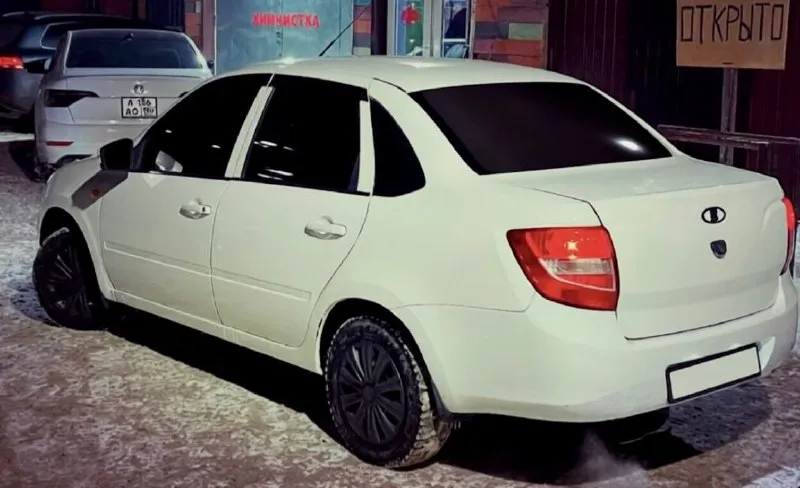 Доброго времени суток, в продаже лада гранта в отличном состоянии! 🚘🔥 год выпуска 2016. ✅ кузов без гнили, стаканы, лонжероны, пороги, все целое. двигатель 1.600 работает без нареканий, все расходники менялись во время!🚀 коробка так же работает идеально, без хрустов и вылетов. автомобиль как технически, так и внешне в достойном состоянии! ходовая как мячик, нечего не гремит, не стучит, установлена зимняя хорошая резина. салон не порван и не прокурен, установлена музыка, динамики apocalypses, так же магнитола aura, печка дует отлично! юридечески автомобиль кристально чистый, любое оформление. ✅ ценник данного автомобиля 435.000 реальному и быстрому покупателю уступлю в цене, торг. 🚀 находится в донецке, ворошиловский район, осмотр и звонки в любое для вас удобное время!🔥 +79498007111 +79498326167 готов к любое проверке с вашей стороны. - фотография - 4