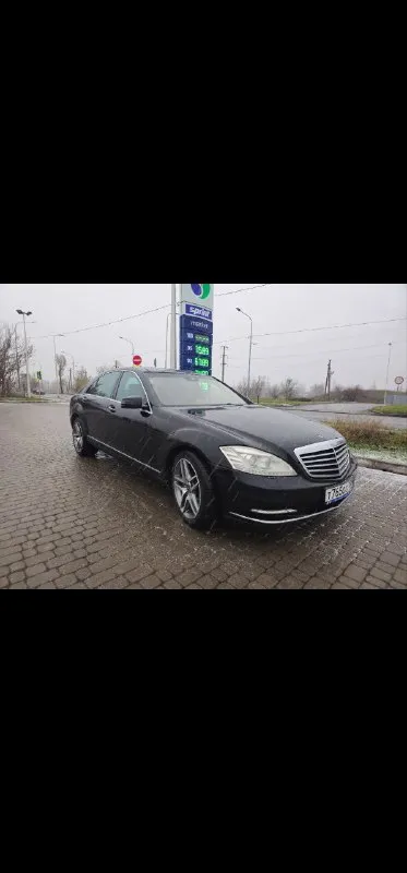 Mercedes long 221. 2010г. автомобиль достойном состоянии, как внешне так и технически очень живой! ✅максимальная комплектация на панораме ✅движок очень живой мотор работает ровно, не дымит и не стучит, масло не ест. кпп переключает хорошо. с документами порядок. возможен обмен с вашей доплаты. г. мариуполь тел. +79498096404 +79081839126 цена 1.4🍋 торг - фотография - 2