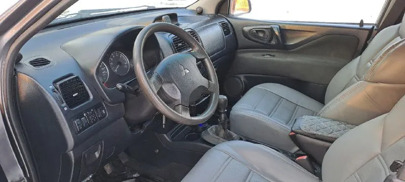 Продается mitsubishi space star, 2004 г. в. (рестайлинг), двигатель 1,6, мкпп. пробег 214000. регистрация рф, пригнана из нидерландов в 2009 году, после этого было три владельца (в одной семье). установлено гбо 4 поколения (вписано в птс), установлен фаркоп (в птс не вписан). техническое состояние нормальное. летом 2025 г. заменены стартер и акб. на 205000 заменены помпа, масло в двигателе, задние амортизаторы, гофра; на 207000 заменён газовый редуктор. 200 км назад поменян левый шрус, правый ступичный подшипник, стойки стабилизаторов. все стекла родные, на лобовом присутствует пара трещин (обзору не мешает). по кузову есть небольшие нюансы. по лкп имеются мелкие царапины. стоит стальная защита двигателя. фары - галоген. подогрев боковых зеркал, электростеклоподъемники, подогрев передних сидений - в исправном состоянии, печка/кондиционер работают отлично! видеорегистратор-зеркало заднего вида eplutus, с задней камерой. два комплекта колес цена - 435000₽. торг уместен. +79493039869 - фотография - 6