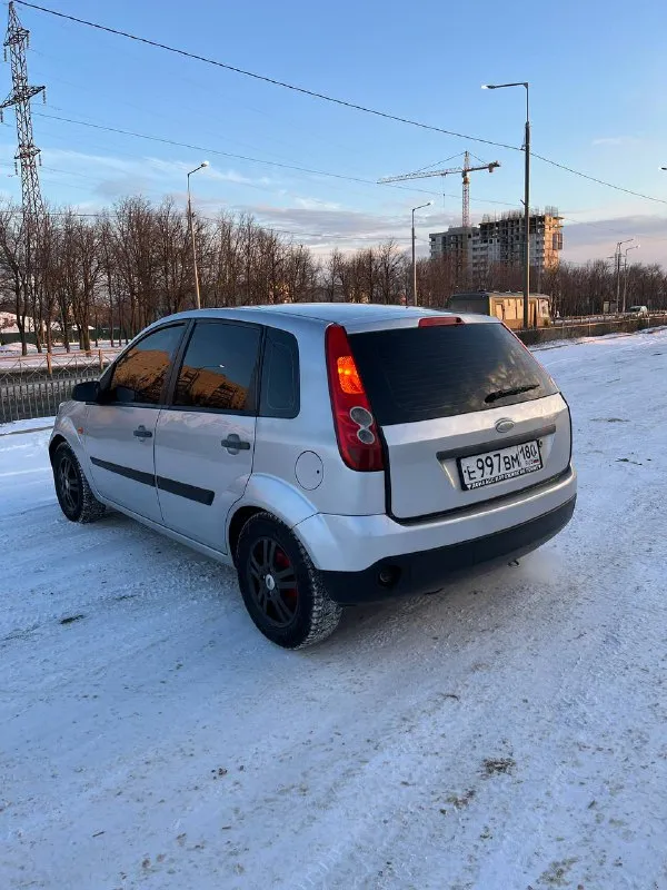 Продам форд фиеста! за всю историю 2 хозяина с салона! машина местная не пригон!!! год - 2008 газ евро4 (узаконен)! двигатель работает отлично! коробка без нареканий! кузов оцинкованный в хорошем состоянии! дно идеал, пороги идеал! стаканы завод! салон в отличном состоянии, по электрике работает каждая кнопочка, установлен старт стоп! ходовая обслужена, стоят спортивные тормоза! музыка штатная играет очень качественно! машина стоит на симпатичных дисках! цена - 385 тысяч рублей! осмотр г. мариуполь тел. +79494970042 - фотография - 3