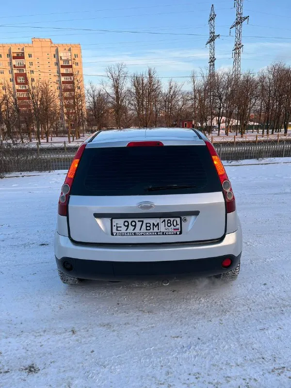 Продам форд фиеста! за всю историю 2 хозяина с салона! машина местная не пригон!!! год - 2008 газ евро4 (узаконен)! двигатель работает отлично! коробка без нареканий! кузов оцинкованный в хорошем состоянии! дно идеал, пороги идеал! стаканы завод! салон в отличном состоянии, по электрике работает каждая кнопочка, установлен старт стоп! ходовая обслужена, стоят спортивные тормоза! музыка штатная играет очень качественно! машина стоит на симпатичных дисках! цена - 385 тысяч рублей! осмотр г. мариуполь тел. +79494970042 - фотография - 4