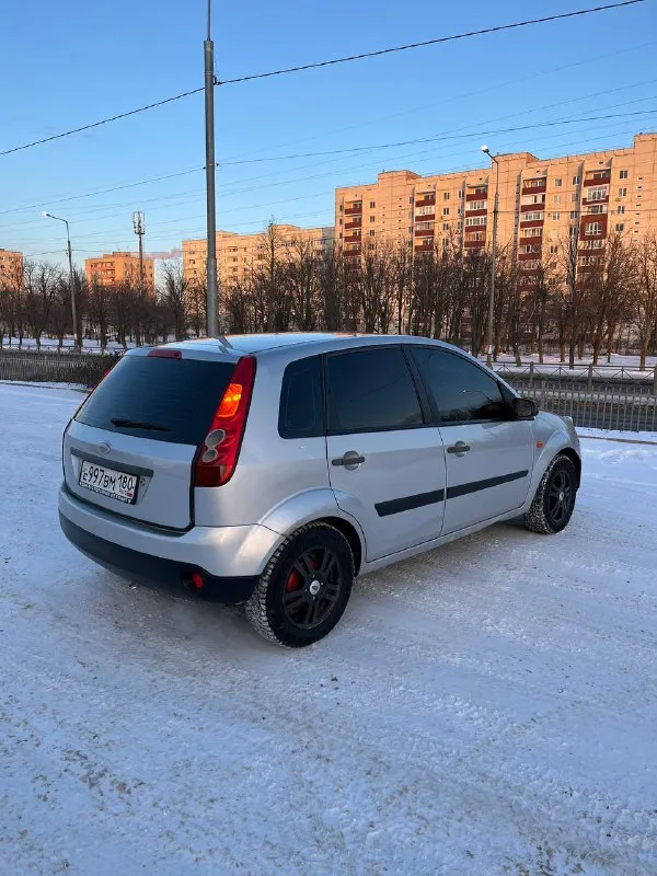 Продам форд фиеста! за всю историю 2 хозяина с салона! машина местная не пригон!!! год - 2008 газ евро4 (узаконен)! двигатель работает отлично! коробка без нареканий! кузов оцинкованный в хорошем состоянии! дно идеал, пороги идеал! стаканы завод! салон в отличном состоянии, по электрике работает каждая кнопочка, установлен старт стоп! ходовая обслужена, стоят спортивные тормоза! музыка штатная играет очень качественно! машина стоит на симпатичных дисках! цена - 385 тысяч рублей! осмотр г. мариуполь тел. +79494970042 - фотография - 5