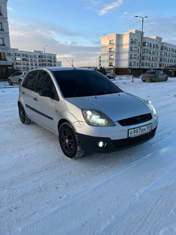 Продам форд фиеста! за всю историю 2 хозяина с салона! машина местная не пригон!!! год - 2008 газ евро4 (узаконен)! двигатель работает отлично! коробка без нареканий! кузов оцинкованный в хорошем состоянии! дно идеал, пороги идеал! стаканы завод! салон в отличном состоянии, по электрике работает каждая кнопочка, установлен старт стоп! ходовая обслужена, стоят спортивные тормоза! музыка штатная играет очень качественно! машина стоит на симпатичных дисках! цена - 385 тысяч рублей! осмотр г. мариуполь тел. +79494970042 - фотография - 7