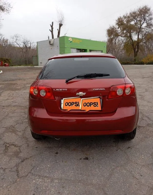 Продам chevrolet lacetti! 2007 года выпуска! пробег: 206000 тысяч родной. корейская сборка! кузов весь в родном метале. автотека зеленая!!! техническая часть полностью обслужена. двигатель работает отлично, коробка полноценный автомат без нареканий листает передачи отлично! ходовая часть обслужена, сел и поехал! ничего нигде не звенит, посторонних шумов нет. салон ухоженный, не прокурен, не затерт! комплектация: 4 электро-стеклоподъемника, электро-регулировка зеркал, подогрев заднего стекла, кондиционер, abs, все 4 дисковые тормоза, центральный замок, сигнализация ! вложений никаких не требует. документы в полном порядке! я хозяин. учёт 181 любой вид переоформления! цена 499 000 торг!(обмен!) детальней по телефону: +7 959 588 60 08 г. луганск 📞 звоните: +7(959)5886008 - фотография - 3