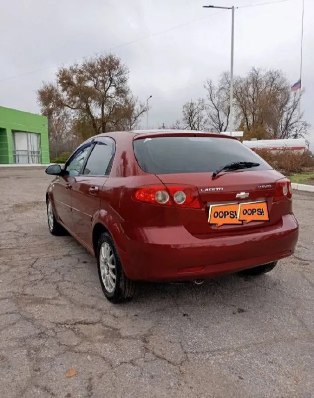 Продам chevrolet lacetti! 2007 года выпуска! пробег: 206000 тысяч родной. корейская сборка! кузов весь в родном метале. автотека зеленая!!! техническая часть полностью обслужена. двигатель работает отлично, коробка полноценный автомат без нареканий листает передачи отлично! ходовая часть обслужена, сел и поехал! ничего нигде не звенит, посторонних шумов нет. салон ухоженный, не прокурен, не затерт! комплектация: 4 электро-стеклоподъемника, электро-регулировка зеркал, подогрев заднего стекла, кондиционер, abs, все 4 дисковые тормоза, центральный замок, сигнализация ! вложений никаких не требует. документы в полном порядке! я хозяин. учёт 181 любой вид переоформления! цена 499 000 торг!(обмен!) детальней по телефону: +7 959 588 60 08 г. луганск 📞 звоните: +7(959)5886008 - фотография - 5