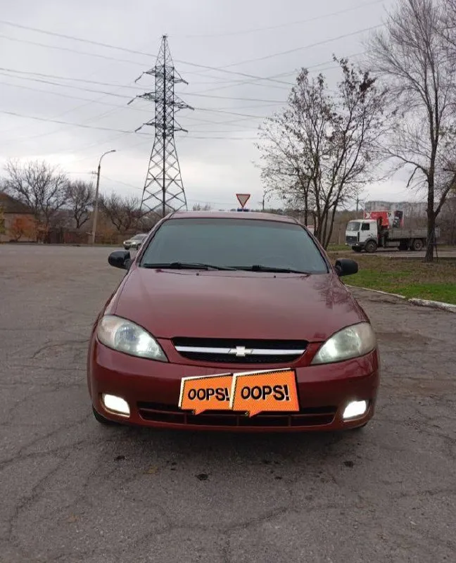 Продам chevrolet lacetti! 2007 года выпуска! пробег: 206000 тысяч родной. корейская сборка! кузов весь в родном метале. автотека зеленая!!! техническая часть полностью обслужена. двигатель работает отлично, коробка полноценный автомат без нареканий листает передачи отлично! ходовая часть обслужена, сел и поехал! ничего нигде не звенит, посторонних шумов нет. салон ухоженный, не прокурен, не затерт! комплектация: 4 электро-стеклоподъемника, электро-регулировка зеркал, подогрев заднего стекла, кондиционер, abs, все 4 дисковые тормоза, центральный замок, сигнализация ! вложений никаких не требует. документы в полном порядке! я хозяин. учёт 181 любой вид переоформления! цена 499 000 торг!(обмен!) детальней по телефону: +7 959 588 60 08 г. луганск 📞 звоните: +7(959)5886008 - фотография - 6