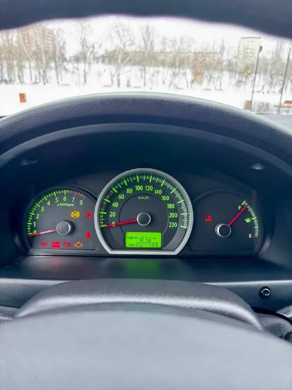 🗻 kia sportage 💰цена: 970 000р 🏢город: мариуполь 📅год выпуска: 2010 🧾пробег: 207 735 км. ⚙️двигатель: 2.0 ⛽топливо: бензин ⚙️кпп: механика 📞 телефон: +7-949-727-41-51 +7-989-263-55-56 +7-949-551-91-52 💾 описание: sportage - безусловный лидер среди паркетников на российском рынке. бензиновый двигатель g4gc объёмом 2.0 литра в паре с механической коробкой и переднеприводной компоновкой не имеет заводских недостатков, надежный, неприхотливый и дешевый в обслуживании как и весь автомобиль. ✔️кузов в родной краске 100% ✔️один владелец, птс оригинал ✔️южная эксплуатация ✔️техническая часть на 5+ двигатель работает ровно без расхода масла, мкпп без нареканий, ходовая сбитая. отличная комплектация: кондиционер❄️ (холодит отлично), полный электропакет, птф, abs, airbag, гур, красивые литые диски на новой зимней резине. улица шевченко 269 🏦 возможна продажа в кредит по двум документам. - фотография - 10