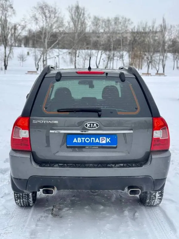 🗻 kia sportage 💰цена: 970 000р 🏢город: мариуполь 📅год выпуска: 2010 🧾пробег: 207 735 км. ⚙️двигатель: 2.0 ⛽топливо: бензин ⚙️кпп: механика 📞 телефон: +7-949-727-41-51 +7-989-263-55-56 +7-949-551-91-52 💾 описание: sportage - безусловный лидер среди паркетников на российском рынке. бензиновый двигатель g4gc объёмом 2.0 литра в паре с механической коробкой и переднеприводной компоновкой не имеет заводских недостатков, надежный, неприхотливый и дешевый в обслуживании как и весь автомобиль. ✔️кузов в родной краске 100% ✔️один владелец, птс оригинал ✔️южная эксплуатация ✔️техническая часть на 5+ двигатель работает ровно без расхода масла, мкпп без нареканий, ходовая сбитая. отличная комплектация: кондиционер❄️ (холодит отлично), полный электропакет, птф, abs, airbag, гур, красивые литые диски на новой зимней резине. улица шевченко 269 🏦 возможна продажа в кредит по двум документам. - фотография - 5
