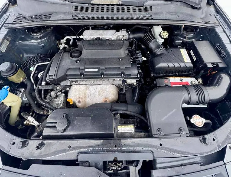 🗻 kia sportage 💰цена: 970 000р 🏢город: мариуполь 📅год выпуска: 2010 🧾пробег: 207 735 км. ⚙️двигатель: 2.0 ⛽топливо: бензин ⚙️кпп: механика 📞 телефон: +7-949-727-41-51 +7-989-263-55-56 +7-949-551-91-52 💾 описание: sportage - безусловный лидер среди паркетников на российском рынке. бензиновый двигатель g4gc объёмом 2.0 литра в паре с механической коробкой и переднеприводной компоновкой не имеет заводских недостатков, надежный, неприхотливый и дешевый в обслуживании как и весь автомобиль. ✔️кузов в родной краске 100% ✔️один владелец, птс оригинал ✔️южная эксплуатация ✔️техническая часть на 5+ двигатель работает ровно без расхода масла, мкпп без нареканий, ходовая сбитая. отличная комплектация: кондиционер❄️ (холодит отлично), полный электропакет, птф, abs, airbag, гур, красивые литые диски на новой зимней резине. улица шевченко 269 🏦 возможна продажа в кредит по двум документам. - фотография - 7