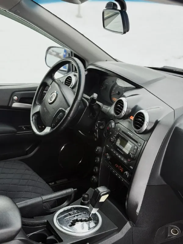 В продаже ssanyong actyon, 2.3 л (g23d) самый надёжный со всей серии, он же м111 (mercedes) полноценный полумилионник в связке с акпп от mercedes (nag1) неубиваемый, вечный автомат. рамный внедорожник, номер читается отлично. родной пробег - 218 тыс км, . два собственника. отчёт ‘автотеки’ кристально-зелёный, . без дтп. подключаемый полный привод с понижайкой, с завода в заднем мосту установлен самоблок. в данный момент заменены все масла и фильтра, никакие дополнительные вложения - не требует. хорошая комплектация : круиз и климат, датчик дождя и датчик света, мультируль, . подогревы и сидений и зеркал, . доводчики окон, . автозапуск, предпусковой подогреватель антифриза - 220в, резина зима/ лето, два комплекта литых дисков. контакты : +7 (949) 363-52-68 (есть «telegram») цена : 800,000 рублей. обмен не рассматриваю. 📞 🇷🇺 звоните: +79493635268 - фотография - 7