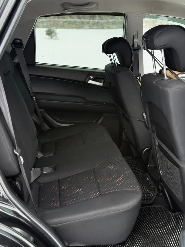 В продаже ssanyong actyon, 2.3 л (g23d) самый надёжный со всей серии, он же м111 (mercedes) полноценный полумилионник в связке с акпп от mercedes (nag1) неубиваемый, вечный автомат. рамный внедорожник, номер читается отлично. родной пробег - 218 тыс км, . два собственника. отчёт ‘автотеки’ кристально-зелёный, . без дтп. подключаемый полный привод с понижайкой, с завода в заднем мосту установлен самоблок. в данный момент заменены все масла и фильтра, никакие дополнительные вложения - не требует. хорошая комплектация : круиз и климат, датчик дождя и датчик света, мультируль, . подогревы и сидений и зеркал, . доводчики окон, . автозапуск, предпусковой подогреватель антифриза - 220в, резина зима/ лето, два комплекта литых дисков. контакты : +7 (949) 363-52-68 (есть «telegram») цена : 800,000 рублей. обмен не рассматриваю. 📞 🇷🇺 звоните: +79493635268 - фотография - 8