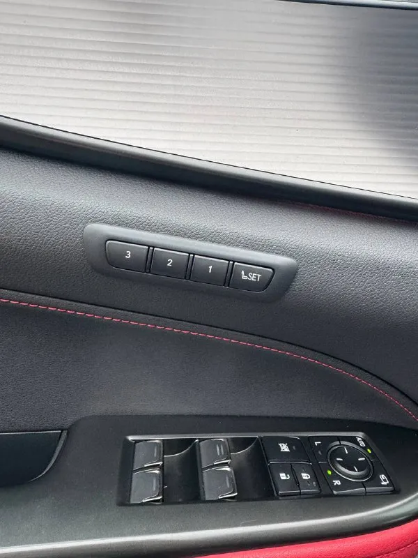 Lexus nx 350 f-sport -машина 2022г -объём двигателя: 2.4 -пробег : 60.000км -тип двигателя: бензин -коробка передач: автомат -привод: полный -панорамная крыша - камеры 360’ - подогрев руля -подогрев боковых зеркал - подогрев/вентиляция сидений - память сидений - большой монитор с apple carplay и android auto - цифровая панель приборов - датчик дождя - датчик света - активный круиз-контрол - датчики мёртвых зон - контроль пешеходов при движении задним ходом 💲цена: 5.200.000руб. ☎телефон: +7(949)326-93-73 - фотография - 7