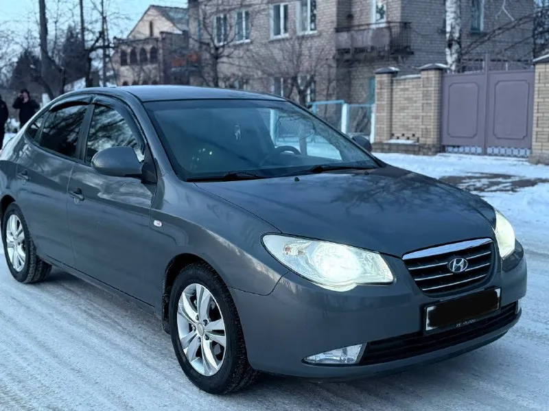 В продаже hyundai elantra ✅состояния идеал ✅не бита не крашена ✅обьем двигателя 1.6 ✅салон идеал не прокурен ✅один владелец по птс ✅коробка механика ✅ пробег родной 180.000 ✅полная комплектация ✅галогеновые фары ✅2009 года выпуска ✅местный учёт ✅авто не пригнана ✅покупалась в автосалоне в донецке 2010 году ✅без вложений ✅расходники все поменяны по документам всё чисто любое переформление. остальные вопросы по телефону +79490362879 цена 720.000 торг у капота! возможен обмен с вашей доплатой - фотография - 3