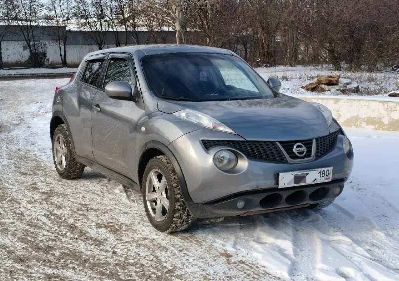 Продам juke 2012 год выпуска, 1.6 кпп автомат я собственник, автомобиль во владении давно. мотор работает отлично не троит, не дымит, тянет супер! акпп листает хорошо. машина полностью обслужена, вложений не требует. расходники все поменял! езжу на любые расстояния хоть в крым, хоть в рим без проблем! двух - зонный климат контроль! подогрев сидений, музыка! абс, еsp, гур, камера заднего вида! электро-пакет и т. д. возможен обмен на авто дешевле с вашей доплатой! осмотр макеевка. цена 1🍋млн.25 т. р. +79494169186 📞 звоните: +7(949)4169186 - фотография - 3