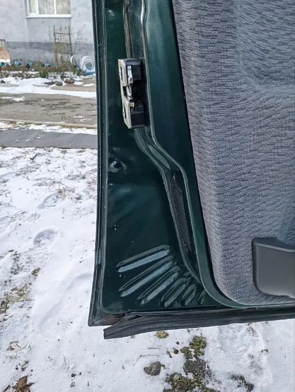 Добрый день ваз 2110 2002 год мотор масло не берет в хорошем состояние ходовка в хорошем состояние, под замену крыло, на фото видно по дну порог под замену, но не критично 180 регион. 200 р торг на бензин +7 949 503 14 44 📞 звоните: +7(949)5031444 - фотография - 7