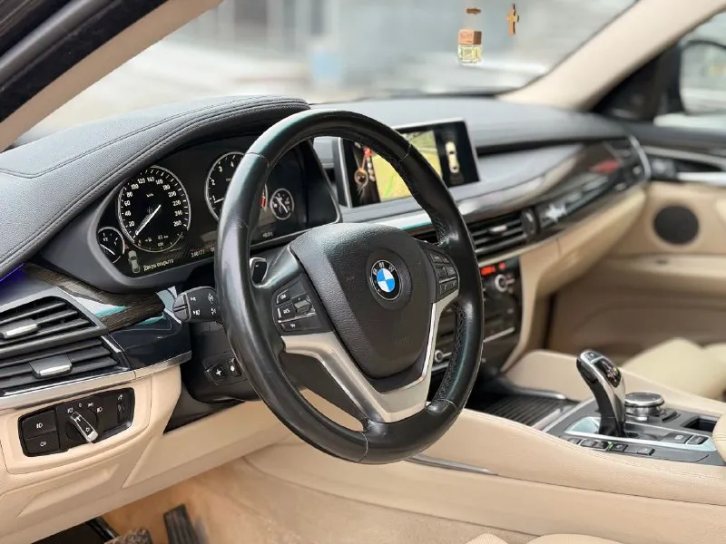 ✨ bmw x6 (f16) ⭐ ключевые особенности: - ✅ год выпуска: 2017 - 🏎 тип кузова: кросс-купе - ⚙ двигатель: 3.0-литровый бензин, 306 л. с. - 📊 расход топлива: 9.5 л/100 км (город) - 💨 трансмиссия: 8-ступенчатый автомат 🔥 премиальные опции: - 🎧 звук от harman kardon - 🔦 адаптивные фары - - фотография - 7