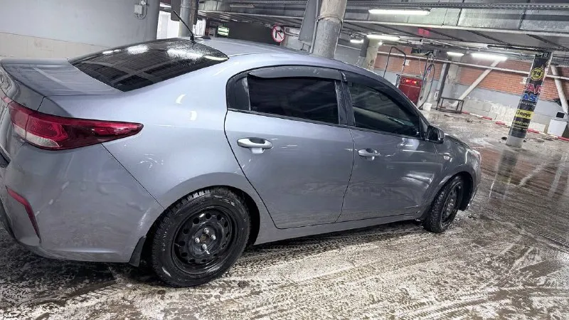 Kia рио 2018 года пробег 191 000 замена масла проводилась каждые 7000 км вложений машина не требует сел и поехал любые проверки в любом сервисе машина была куплена в 2023 году сейчас в птс 3 хозяева так как после развода машину пришлось переписать, но по факту я второй хозяин комплектация: подушка безопасности пассажира эра-глонасс антиблокировочная система (abs) система стабилизации (esp) подушка безопасности водителя крепление детского кресла (задний ряд) isofix система помощи при старте в гору (hsa) датчик давления в шинах электрообогрев боковых зеркал 4 стеклоподъемника подогрев передних сидений обогрев руля климат контроль круиз контроль электрообогрев боковых зеркал стоит музыка прайд в каждой двери по колонке, 2 усилителя, сабик, 4 двери проклеены. цену вижу с музыкой 1 350 000 телефон для связи 89498555824 телеграмм 89920291395 автомобиль в донецке днр перекупы просьба не беспокоить 📲 tg: михаил 📞 звоните: +7(949)8555824 - фотография - 2