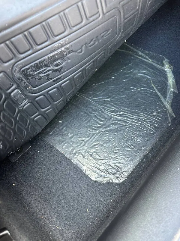 Продам hyundai solaris 2014 1.6 ат 1 единственный собственник! 43000 подтвержденный оригинальный пробег! полностью в родной краске! без дтп. полностью зеленая автотека! в машине еще присутствует запах новой машины. состояние салона ближе к новому. все то проводились по регламенту, сейчас делать нечего не нужно. практически новая зимняя резина, комплект хорошей летней отдам тоже. комплектация: сигнализация stariine с автозапуском, 3 ключа, гур, эсп, электрорегулировка зеркал, кондиционер, подогрев передних и задних сидений по отдельности, хорошая музыка, передние и задние дисковые тормоза, мощный 1,6 автомат изумительно работает! расход топлива 8.8/5.2, функция eco режим. надежный качественный автомобиль, который прослужит вам долгие годы! гаражное хранение. по мелочи есть притертости. реальному покупателю торг. автоподбор, любые проверки без проблем! честный хозяйский автомобиль. по документам идеально все. могу присутствовать при переоформлением. мес 📲 tg: @annet_325 📞 звоните: +7(949)3578224 - фотография - 7