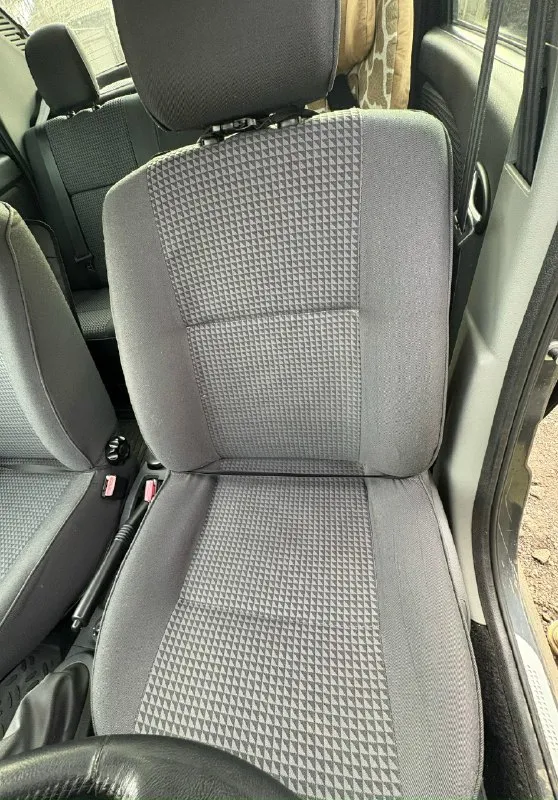 Продам dacia logan 1.6 в отличном состоянии с оригинальным пробегом 120000км! за всю жизнь у авто не было ни одного дтп обсолютно весь в родной краске включая бампера ничего не крутилось не срывалось, все стекла родные включая лобовое!самая максимальная комплектация престиж есть все что может быть в логане гур, кондиционер, электро зеркала с обогревом, руль в заводской коже, 2эсп, центральный замок также дополнительно установлено сигнализация! зимняя резина практически новая. авто все время находилось в одной семье, я второй хозяин. в наличии все сервисные книги 2 ключа. +79494844650 цена:650000 торг при осмотре! свои цены не предлагать!. ! 📞 звоните: +7(949)4844650 - фотография - 7