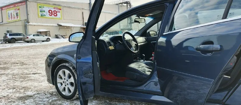 Продаю очень надёжный автомобиль opel вектра с 1.8 2007 года автоматическая коробка передач пробег оригинал 214000ткм. автомобиль в хорошем состоянии и вложений не требует. что касается кузова двигатель коробка салон ходовая это все в отличном состоянии. комплектация самая полная кожаный салон круиз контроль и так далее масла фильтра грм и ролики только заменил на 213000ткм авто в достойном состоянии звоните договоримся цена 565000тр символически торг у капота +79490146002 📞 звоните: +7(949)0146002 - фотография - 6