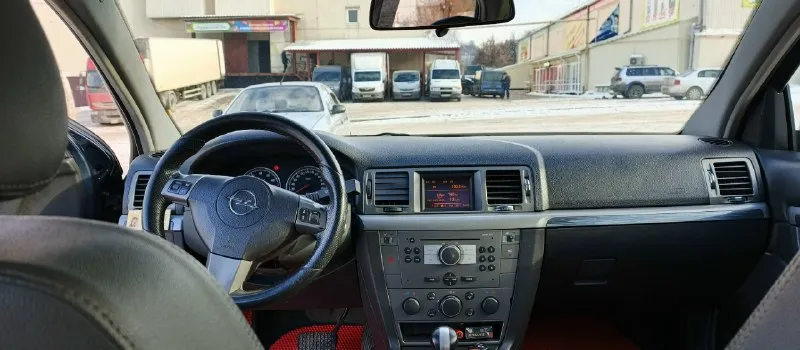 Продаю очень надёжный автомобиль opel вектра с 1.8 2007 года автоматическая коробка передач пробег оригинал 214000ткм. автомобиль в хорошем состоянии и вложений не требует. что касается кузова двигатель коробка салон ходовая это все в отличном состоянии. комплектация самая полная кожаный салон круиз контроль и так далее масла фильтра грм и ролики только заменил на 213000ткм авто в достойном состоянии звоните договоримся цена 565000тр символически торг у капота +79490146002 📞 звоните: +7(949)0146002 - фотография - 9
