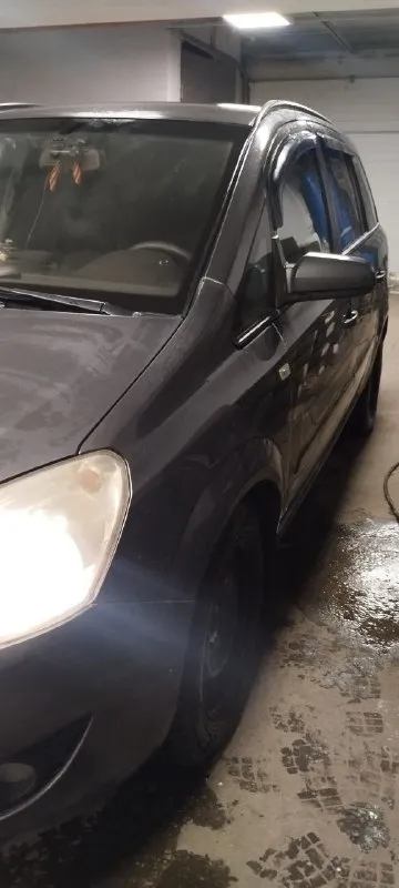 Доброго времени суток, продаю свой авто - я хозяин. 7 мест. за время владения было вложено много сил и средств. были заменены: ступицы колодки в круг тросы ручника шаровые сайлентблоки рычагов трубка эгур заменены все лампочки заменен термостат корпус термостата фишка термостата электромагнитные клапана клапанная крышка заменена на алюминиевую (оригинальную отдам, там нужно поменять клапан вкг) свечи модуль зажигания трубка клапана вкг трубка подогрева дросселя все технические жидкости заменены и меняются вовремя салон в хороших чехлах на руле оплетка в данный момент меняется теплообменник на завареный комплект летней резины на дисках. естественно косяки возрастные - есть рыжки, царапины, но ничего критичниго. днище, пороги целые. покупал краску, в цвет отдам. 580000 +79493341989 - фотография - 7