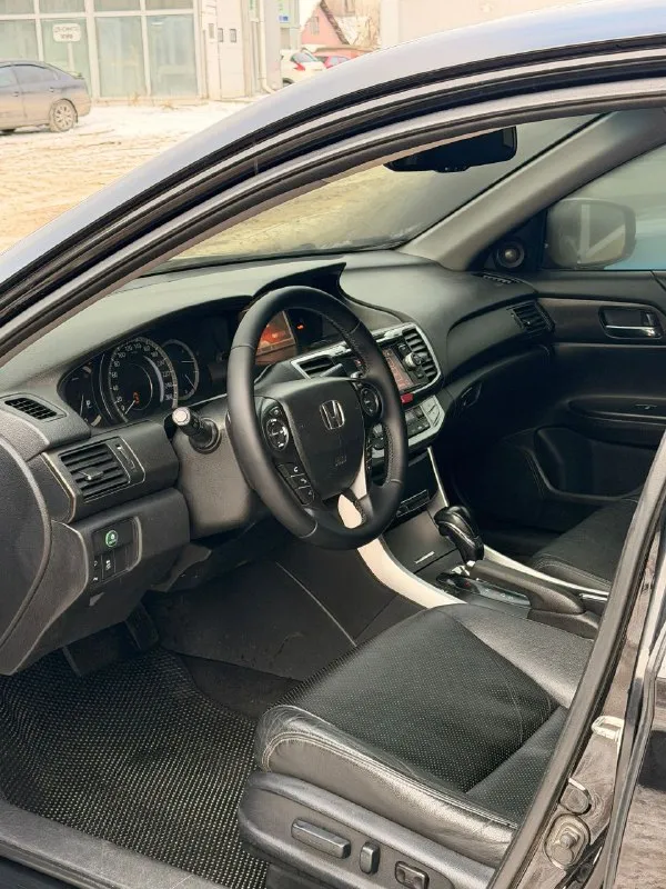 Honda accord 9 executive 2.4 1.430.000💰🔥 год:2013 пробег:210.000 самая полная комплектация. черная на черном 😎👍🏻 люк, подогревы всех сидений, боковая камера, электро привода сидений, все вспомогательный датчики. мотор в отличном состоянии, едет как ракета, при этом не дымит, масло не ест, не троит, все отлично! переключает мягко, комфортно, легкая в езде! ходовая без нареканий, ничего не гремит, не стучит, мягкая комфортная) по электрике все есть и все работают исправно, без каких либо нареканий! документы чистые, без запретов, без штрафов 79496438443 - фотография - 6