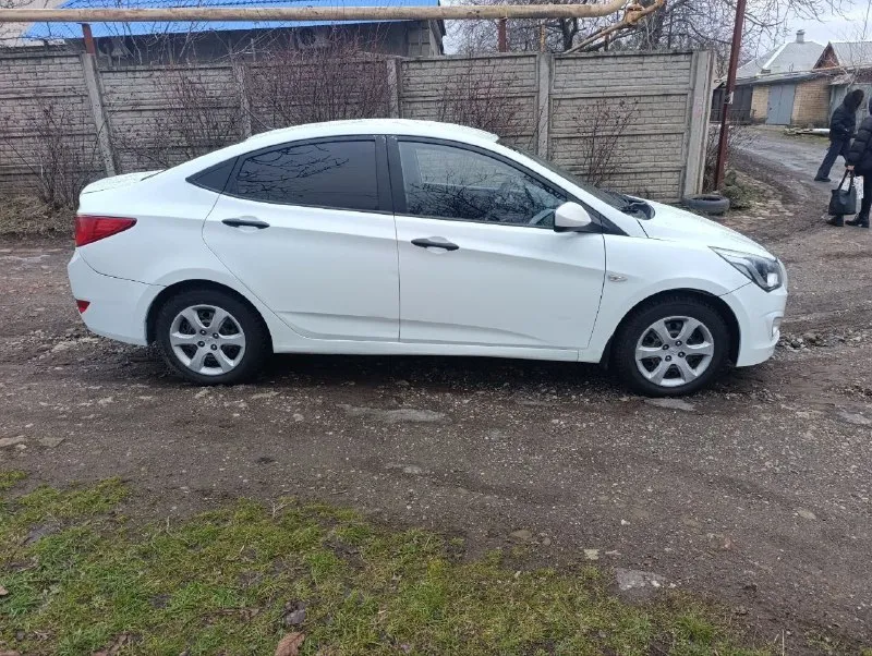 Хюндай солярис (hyundai solaris) 2015 г; мотор 1, 4 механика, в нормальном рабочем состоянии. возможен обмен. цена 850 000₽ +79493615247 - фотография - 3