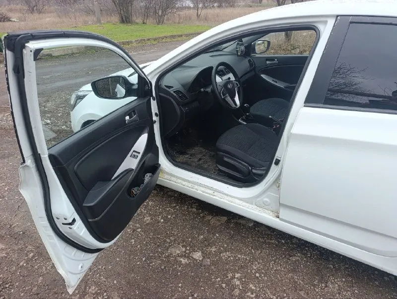 Хюндай солярис (hyundai solaris) 2015 г; мотор 1, 4 механика, в нормальном рабочем состоянии. возможен обмен. цена 850 000₽ +79493615247 - фотография - 5